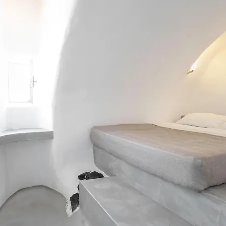 Deltami Santorini *