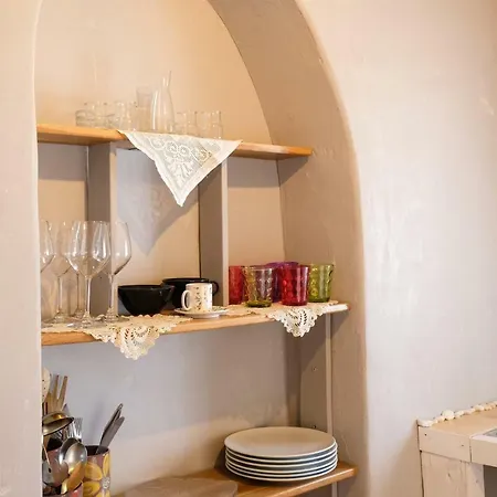 Deltami Santorini * Pyrgos Kallistis