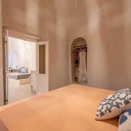 Deltami Santorini * Pýrgos