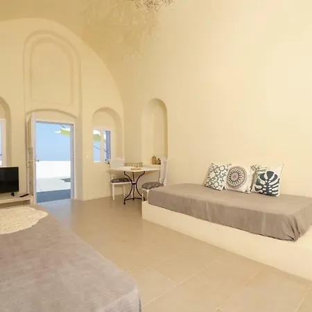 Deltami Santorini * Pýrgos